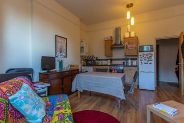 1 bed house, Richmond Crescent, City Centre, Cardiff, CF243AH - Image 2